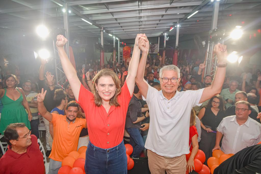  Em Jaboatão Marília arrasta multidão em apoio a pré-candidatura de Elias Gomes a prefeito