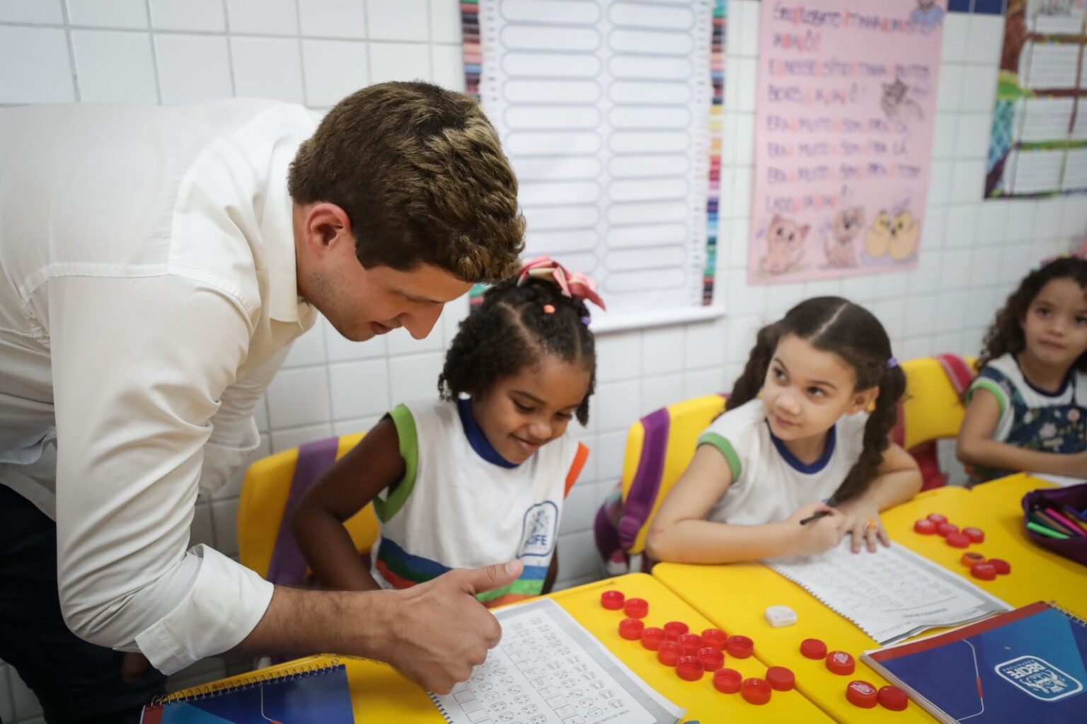  Recife alcança 62,4% de alfabetização na idade certa e se destaca entre as capitais brasileiras