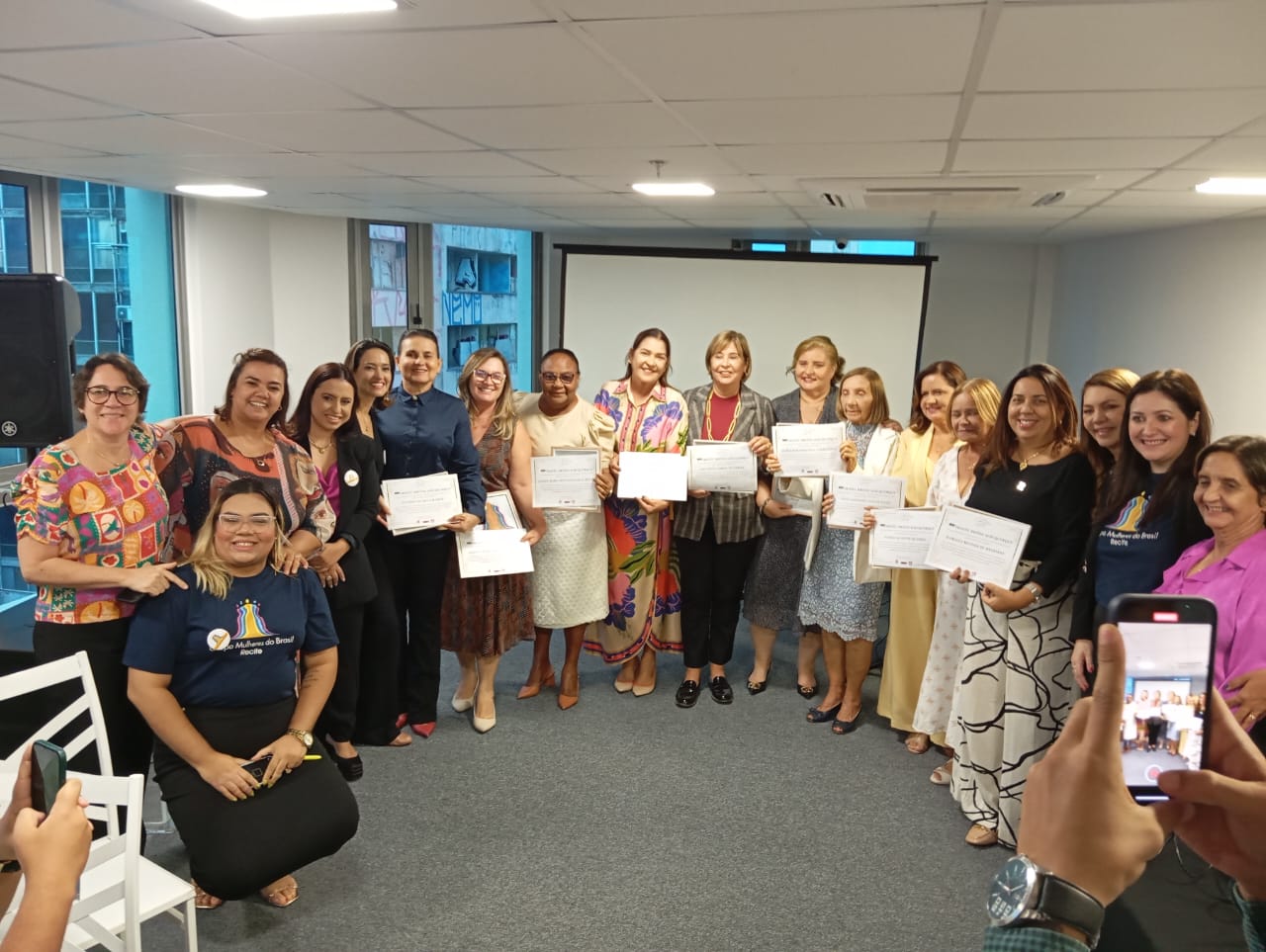  Chá da Tarde: Mais Mulheres no Poder – Troféu Brites Albuquerque reconhece lideranças políticas femininas em Pernambuco