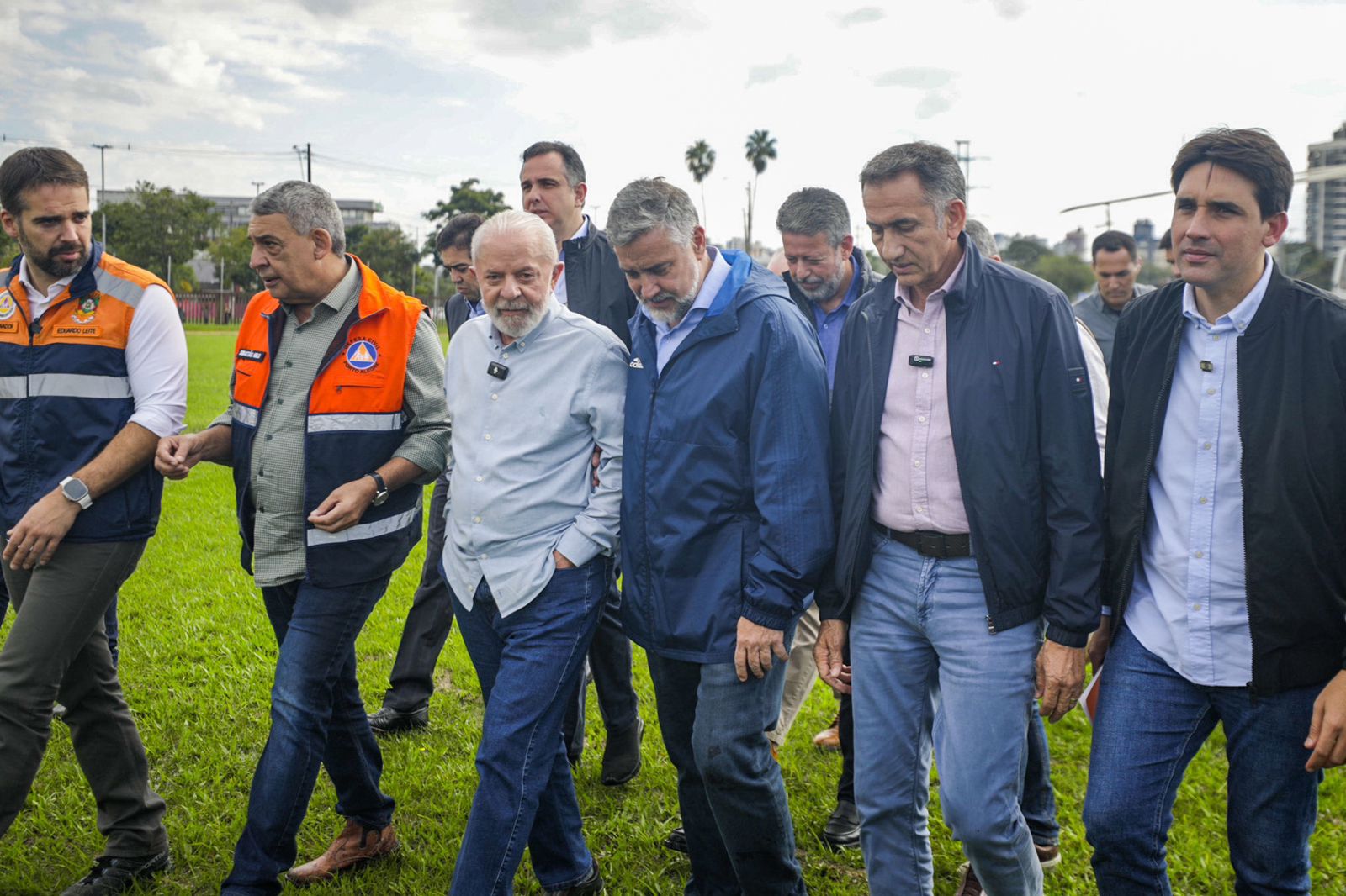  Ministro Silvio Costa Filho e presidente Lula visitam RS para auxiliar vítimas das chuvas