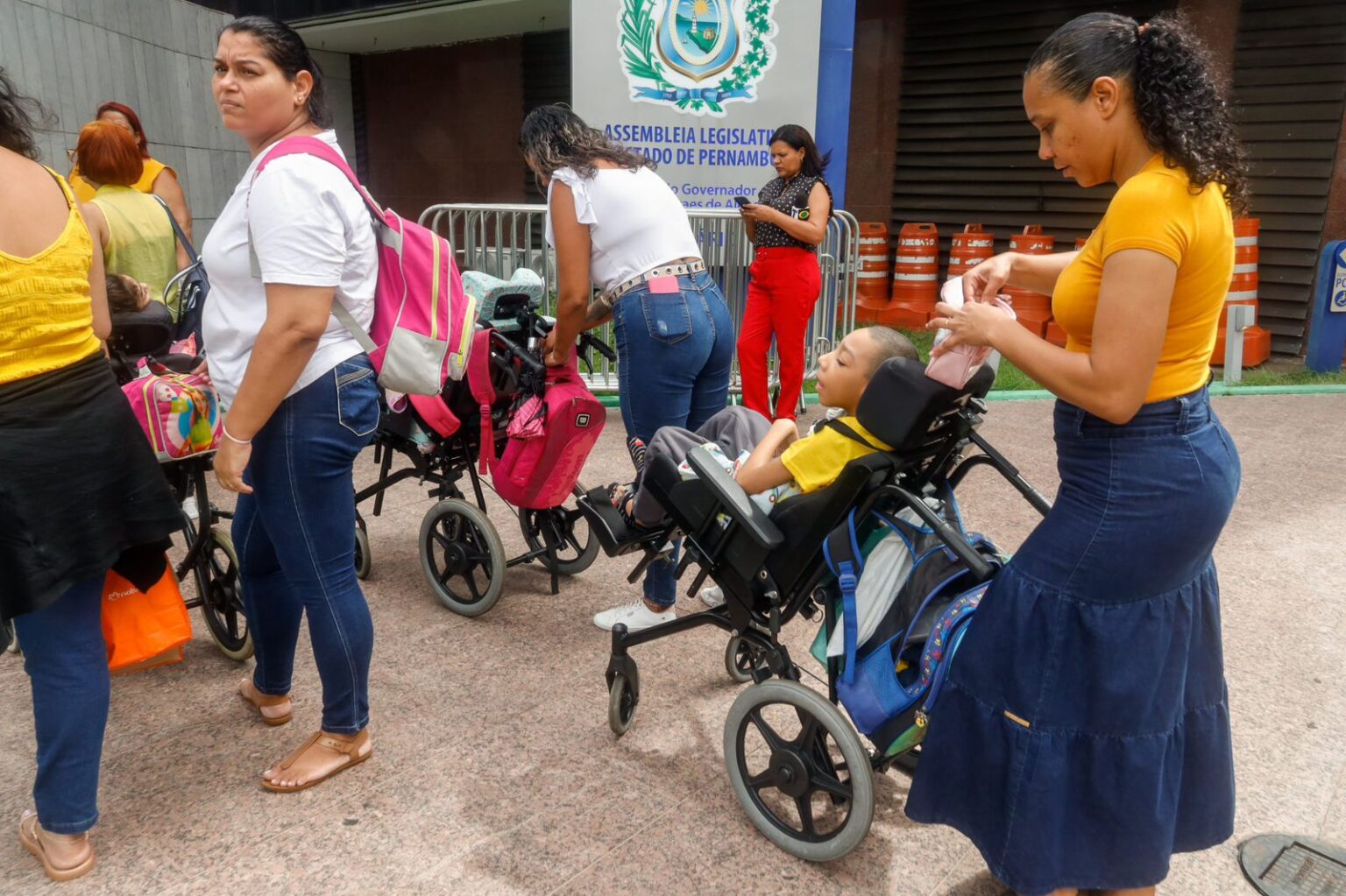  Governadora Raquel Lyra nomeia coordenadora para apoio a famílias de crianças com microcefalia após audiência pública