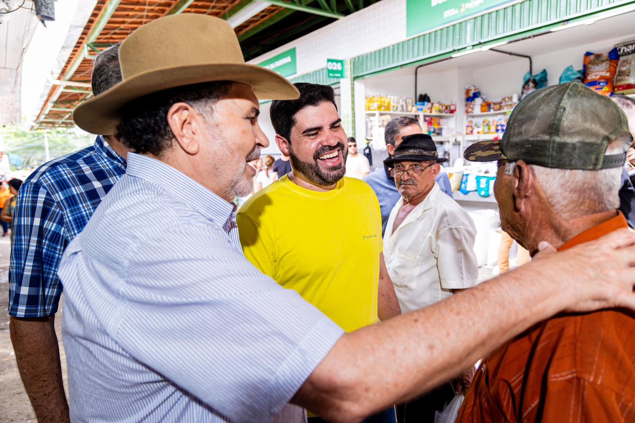  Tonynho Rodrigues visita feira e festas juninas em Caruaru ao lado do ex-prefeito Tony Gel