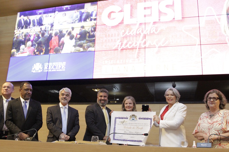  Gleisi Hoffmann Recebe Título de Cidadã do Recife