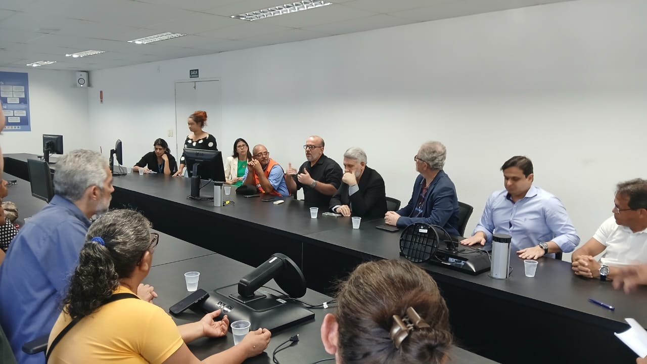 Comissão de trabalhadores terceirizados da Educação de Jaboatão se reúne com a Prefeitura para discutir atrasos salariais