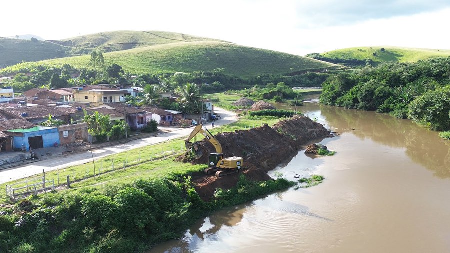 Prefeitura de Jaqueira Realiza Desassoreamento do Rio Pirangi para Prevenir Enchentes
