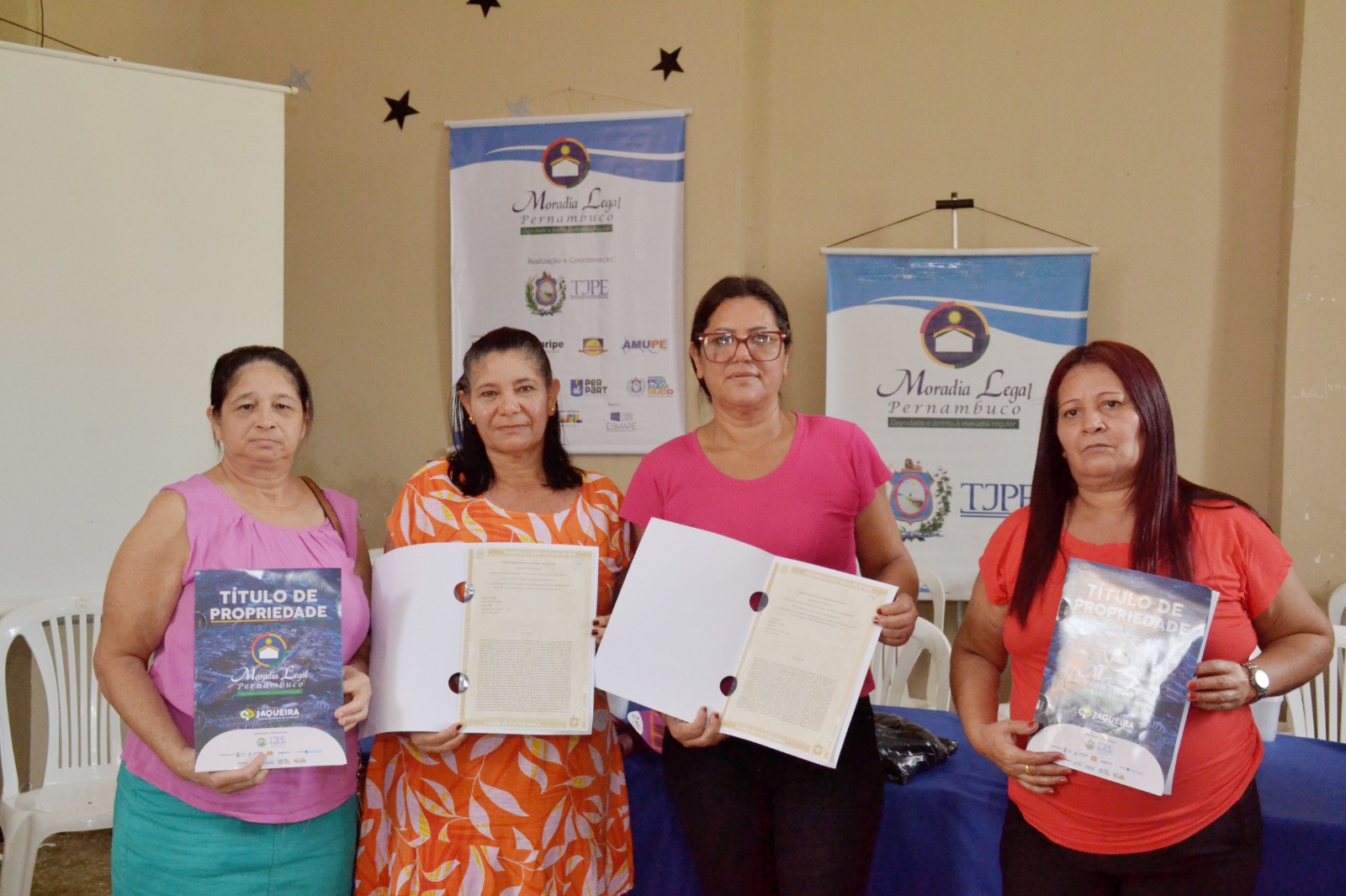  Prefeitura de Jaqueira Entrega Títulos de Propriedade a Mais 200 Famílias pelo Programa Moradia Legal