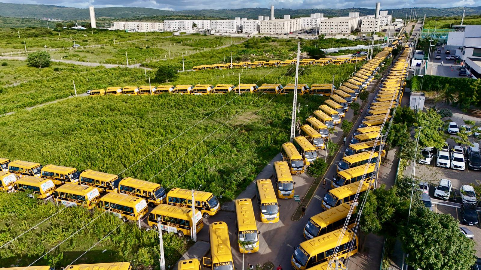  Governadora Raquel Lyra entrega novos ônibus escolares para todos os municípios de Pernambuco