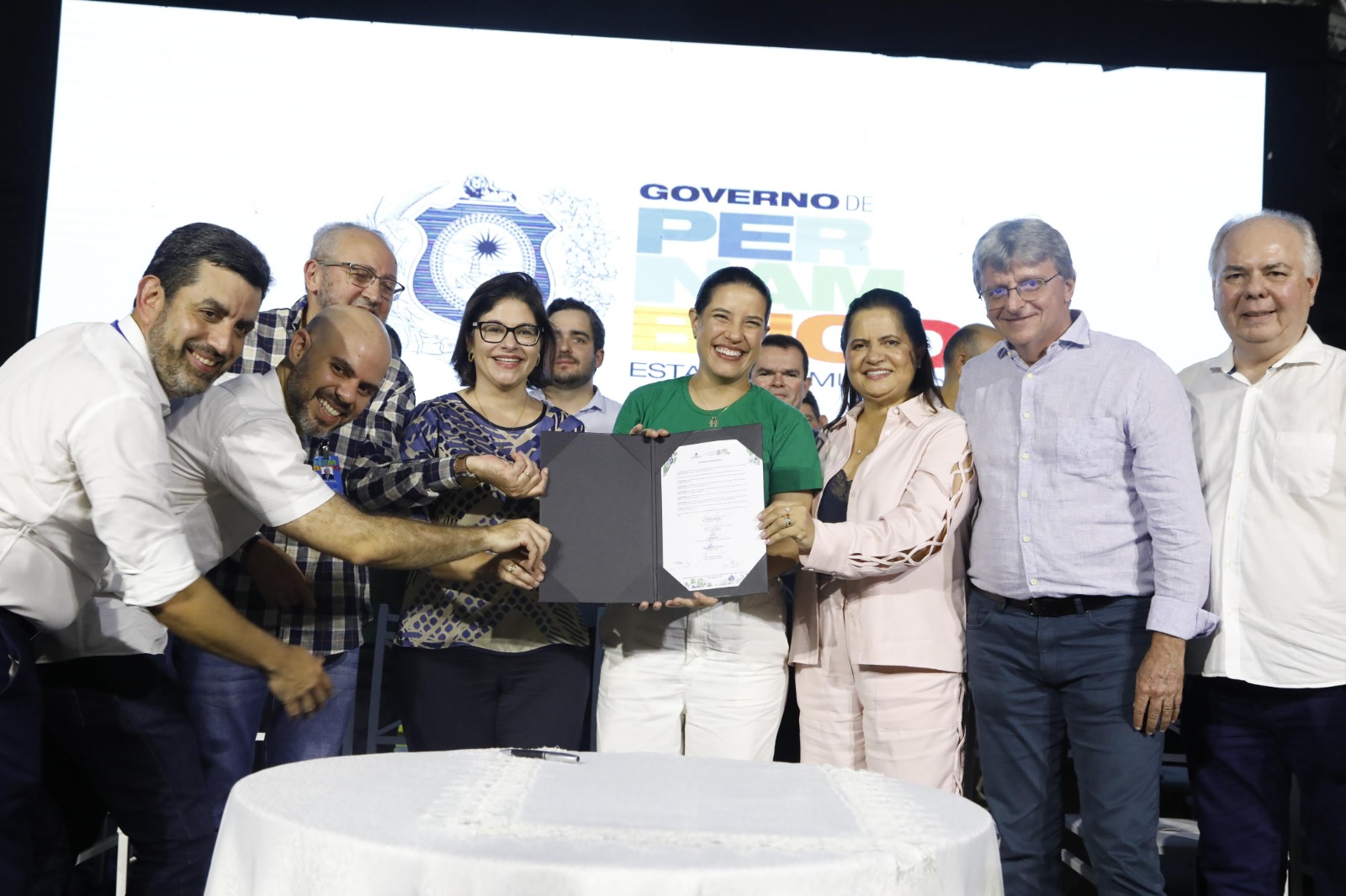  Governadora Raquel Lyra Assina Ordem de Serviço para Sistema de Esgotamento Sanitário em Porto de Galinhas