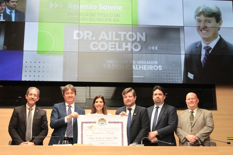  Câmara do Recife concede Título de Cidadão a Ailton Coelho, destacando contribuições nas áreas de Odontologia e Direito
