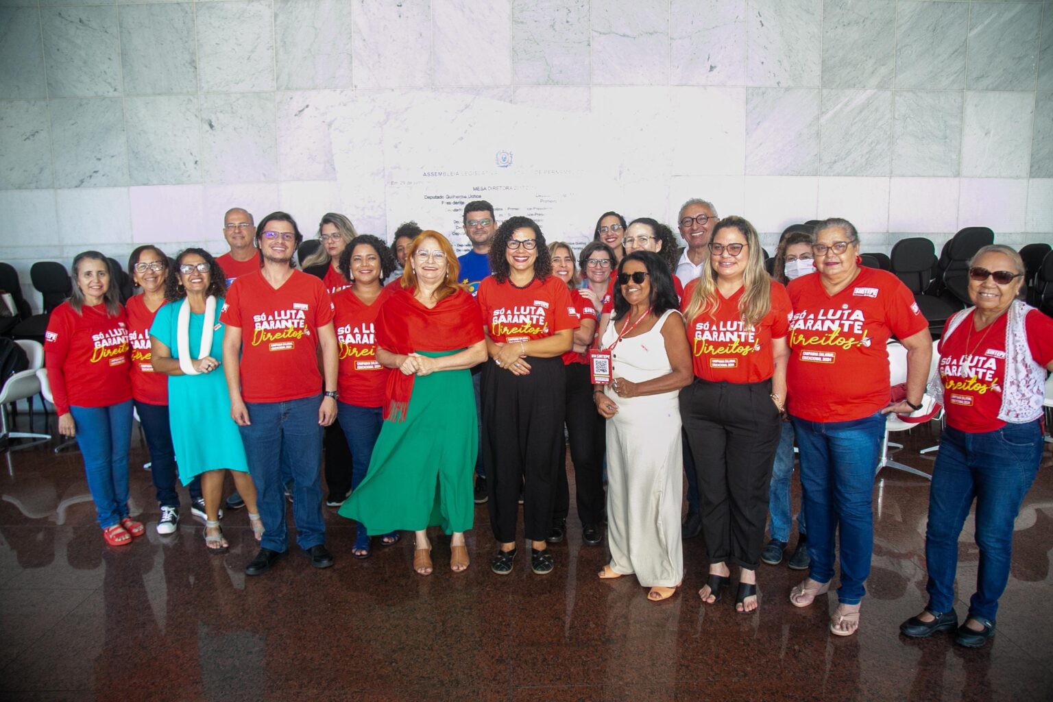  Assembleia Legislativa de Pernambuco Aprova Reajuste Salarial para Servidores da Educação