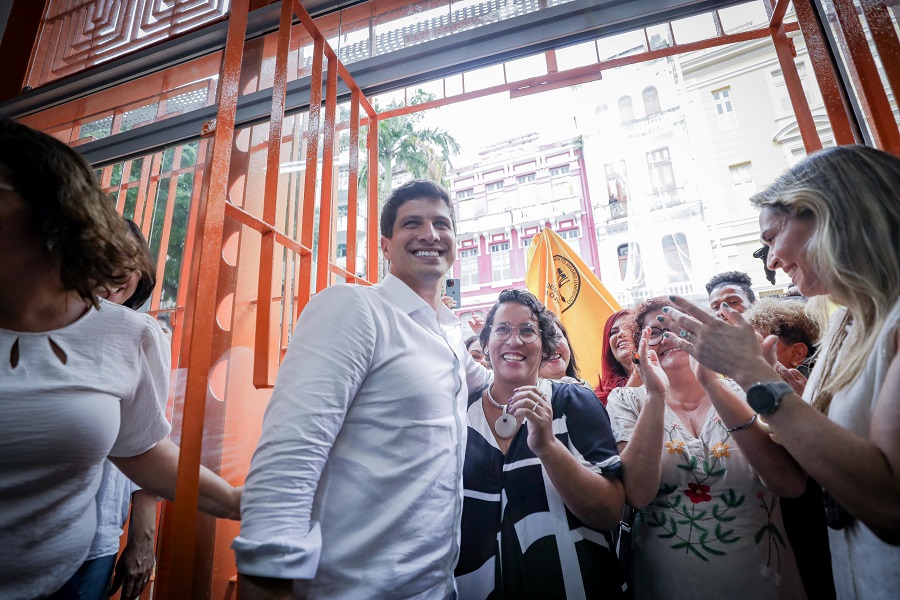  João Campos aproveita último dia para inauguração de obras antes das eleições