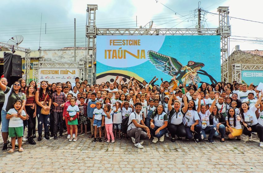  Curtas e Longas Brilham no 5º FestCine Itaúna em Caruaru-PE Festival Internacional de Cinema premia "América, do Sul" e "Casebre" em noite de celebração da sétima arte.