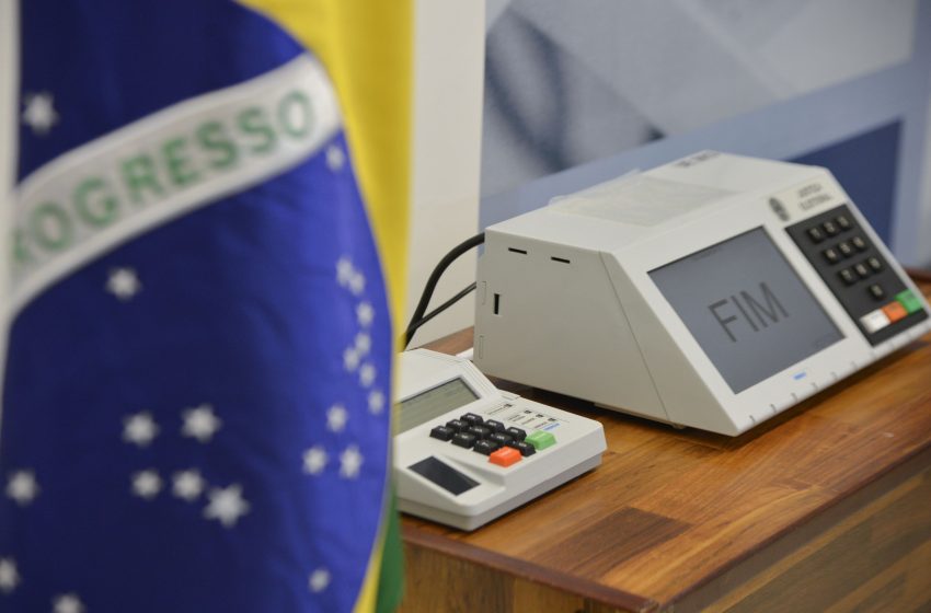  Eleições 2024: População do Nordeste quer renovação nas prefeituras Pesquisa Observatório FEBRABAN revela desejo majoritário por candidatos inéditos ou com experiência política, com foco em propostas e experiência administrativa.