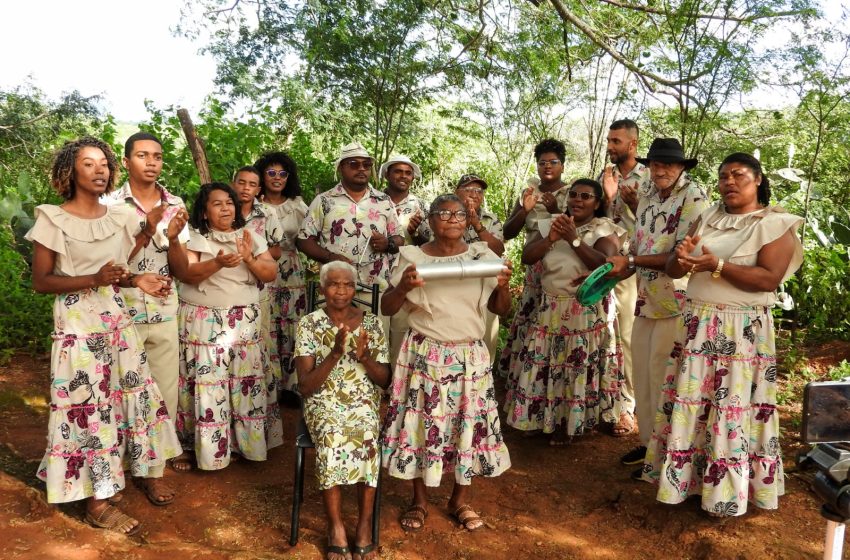  Palco de Cultura Popular Ariano Suassuna Recebe Grupos Culturais no FIG 2024 com Homenagem a Mestre Dominguinhos