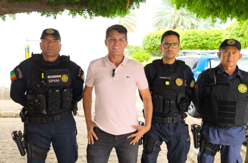  Maciel Flores Defende Armas para a Guarda Municipal do Recife Pré-candidato a vereador sugere que armamento da Guarda Municipal poderia aumentar a segurança e reduzir a criminalidade na cidade.