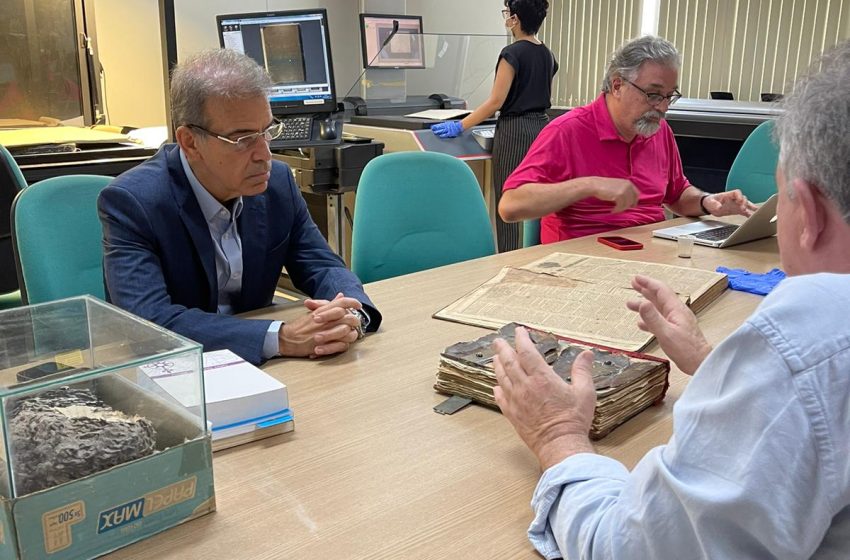  Deputado Coronel Alberto Feitosa Visita Laboratório de Memórias Históricas da UFPE Parlamentar destaca necessidade de investimentos em modernização e preservação dos acervos históricos.