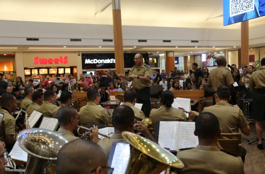  Banda do Exército Brasileiro se apresenta no Shopping Guararapes em homenagem aos 80 anos da FEB