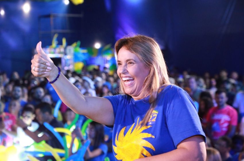  Alessandra Vieira oficializa candidatura à prefeita de Santa Cruz do Capibaribe Convenção do PL homologa nome de Alessandra Vieira para disputa nas eleições de outubro, com Presbítero Ezequias como vice.