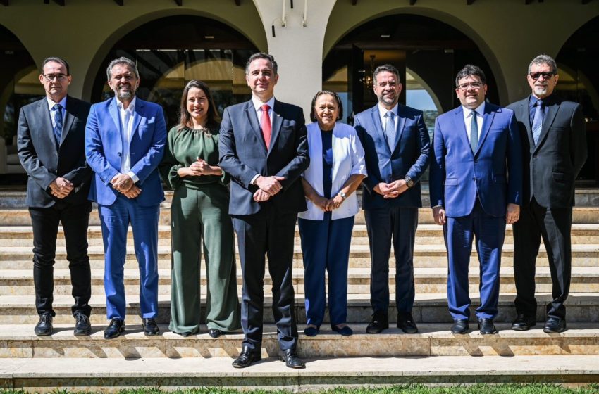  Governadores do Nordeste Reivindicam Distribuição Igualitária do Fundo de Equalização Federativa (FEF) Durante reunião com Rodrigo Pacheco, líderes estaduais pedem que recursos do FEF sigam critério de rateio do FPE para garantir isonomia entre estados.