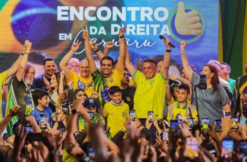  Jair Bolsonaro reúne cinco mil apoiadores em Caruaru e reforça apoio a Fernando Rodolfo Ex-presidente destaca importância de escolhas conscientes nas eleições municipais e reafirma seu compromisso com o Brasil.