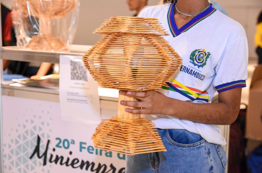  21ª Feira de Miniempresas Reúne Produtos Criados por Estudantes de 35 Escolas Públicas de Pernambuco Evento da Junior Achievement Pernambuco oferece aos jovens a oportunidade de mostrar e comercializar suas criações empreendedoras.