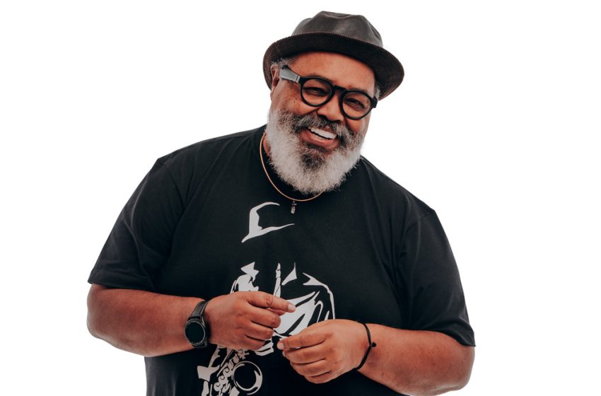  Jorge Aragão Agita o Bairro do Recife com Show no Mirante do Paço Ícone do samba brasileiro se apresenta neste sábado (17/08), acompanhado por Arlindinho Cruz e Dinah Santos.