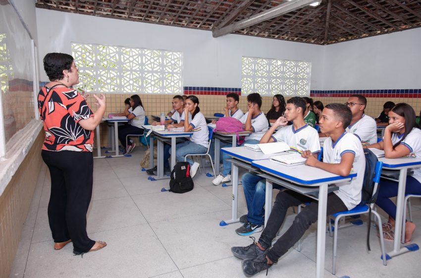  Governo de Pernambuco Nomeia 118 Professores e Atinge 5 Mil Convocações na Educação em 18 Meses Programa Juntos pela Educação fortalece a rede estadual com mais nomeações e investimentos.