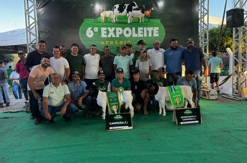  Jarbas Filho Destaca a Importância da Expoleite para o Sertão de Pernambuco Deputado estadual prestigia evento em Afrânio e reforça compromisso com produtores locais.