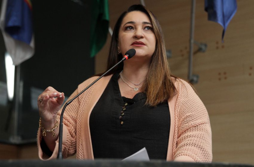  Aline Mariano Lamenta Onda de Arrombamentos em Quiosques da Avenida Boa Viagem Vereadora critica falta de segurança e cobra ação do governo estadual.