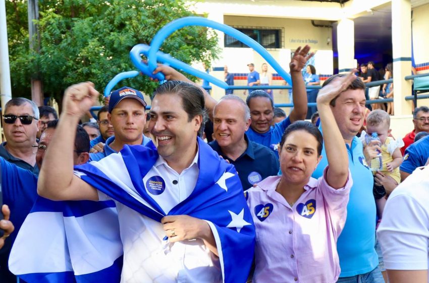  Thiago Nunes Registra Candidatura para Prefeitura de Agrestina Ex-prefeito formaliza candidatura junto com Roberval Maciel como vice pela Coligação Agrestina Feliz de Novo.