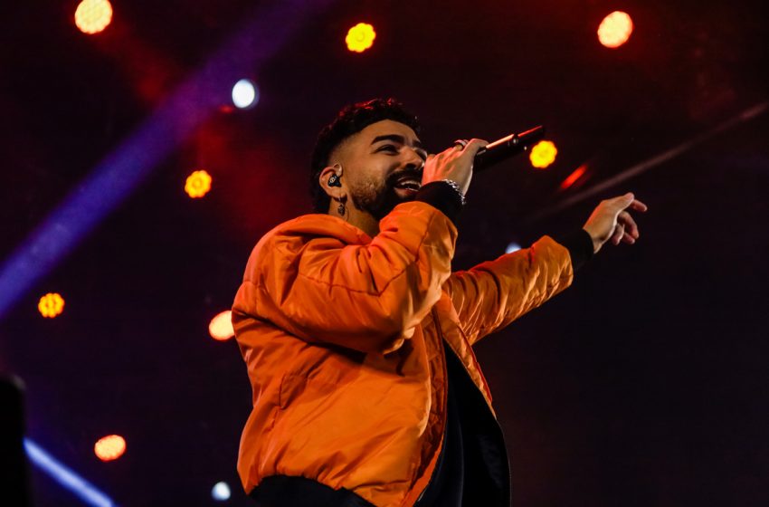  Caruaru Vive Noite de Ritmos e Emoções na Abertura do Palco Pernambuco Meu País Festival celebra cultura pernambucana com shows de Lenine, Dilsinho e Academia da Berlinda.