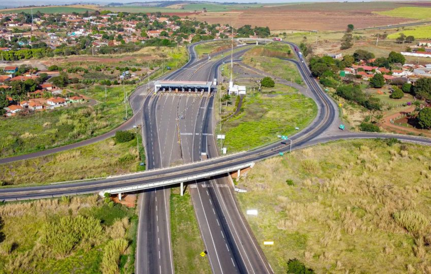  Governo Prevê Investimento de R$ 110 Bilhões em Concessões de Rodovias Federais Programa abrange 14 contratos e mais de 7,5 mil quilômetros de estradas inacabadas ou não iniciadas.