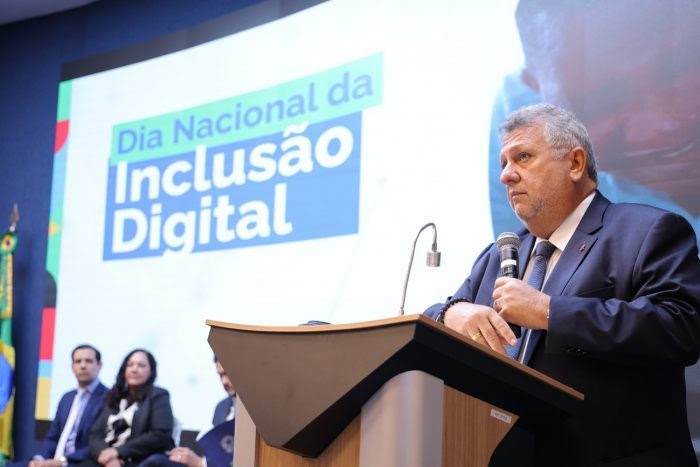  CAIXA Doa Mais de 12 Mil Equipamentos ao Programa Computadores para Inclusão Máquinas recondicionadas serão usadas para capacitação de jovens em situação de vulnerabilidade, promovendo inclusão digital.