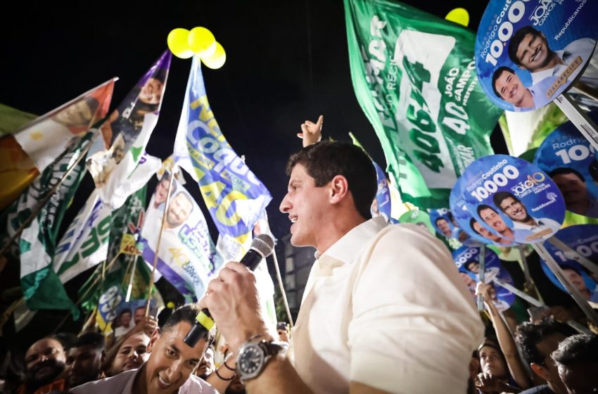  João Campos realiza grande caminhada no Coque e pede apoio para reeleição Prefeito destaca investimentos no bairro e reforça compromisso com o futuro do Recife.