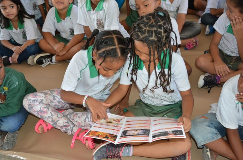  Pernambuco é destaque no FENATIFS 2024 com Mestre Antero Assis e Cutia Coletivo Festival Nacional de Teatro Infantil de Feira de Santana reúne artistas de Pernambuco em oficina e espetáculo musical entre 1º e 12 de outubro.