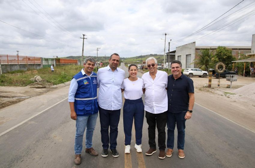  Governadora Raquel Lyra Entrega Requalificação da PE-091 e Autoriza Obras na PE-062 na Mata Norte Investimentos em infraestrutura viária prometem desenvolvimento regional e segurança no trânsito.