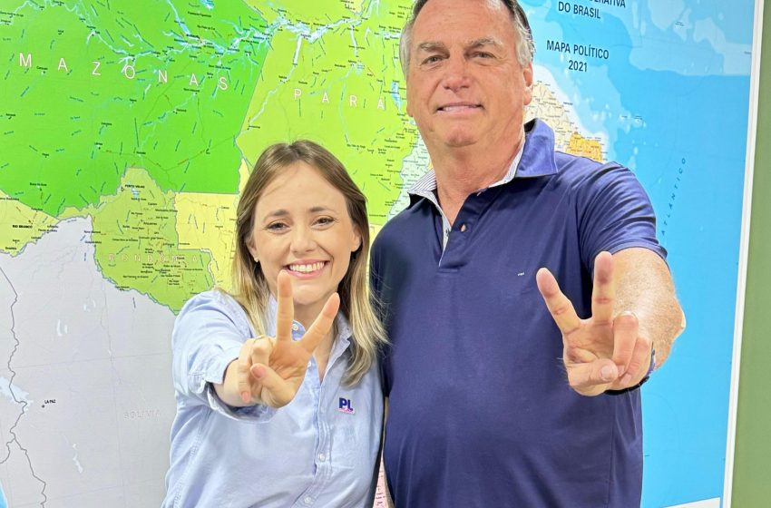  Pastora Flávia Santos recebe apoio de Jair Bolsonaro em campanha para vereadora Candidata pelo PL, a pastora Flávia Santos reforça sua campanha no Recife com o apoio do ex-presidente Jair Bolsonaro e Michelle Bolsonaro.