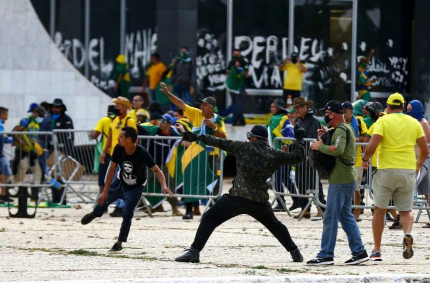  STF absolve pessoa em situação de rua envolvida em atos de 8 de janeiro, após defesa da DPU Alexandre de Moraes entendeu que não há provas suficientes para condenação em atos antidemocráticos de 2023.