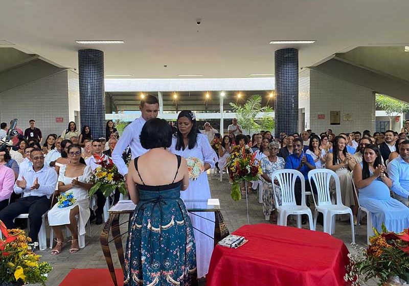  Inscrições para casamento coletivo gratuito abertas até hoje (11) Evento, promovido pelo curso de Direito da Estácio Recife, visa oficializar a união civil de casais sem custo.