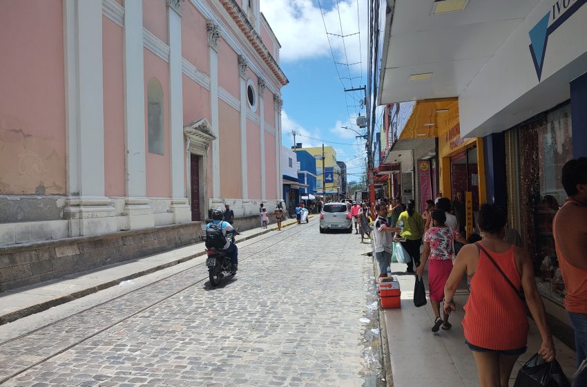  Lojas do Recife abrirão segunda em horário especial em comemoração ao Dia dos Comerciários Com funcionamento diferenciado, comércio celebra a categoria no dia 21 de outubro.