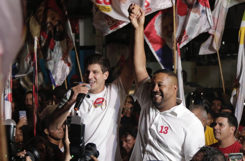  Vinicius Castello promove carreata em Olinda com amplo apoio político Candidato à Prefeitura de Olinda, acompanhado de lideranças locais e nacionais, percorrerá bairros da cidade neste sábado.