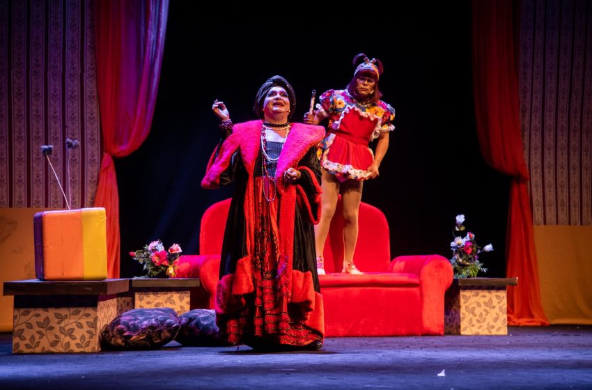  Espetáculo “Cinderela, a História que sua Mãe Não Contou” retorna ao Teatro do Parque no Dia das Crianças Clássico dos anos 90 com Jeison Wallace volta a pedido do público para única apresentação no Recife.