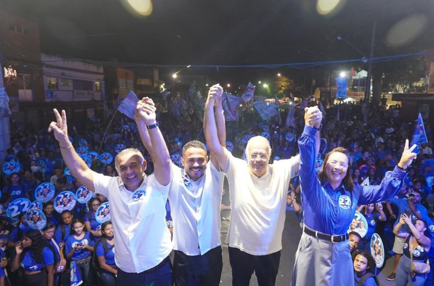  Heitor de Enoque promete gestão aberta ao diálogo em Moreno, ao lado de lideranças políticas Em comício, candidato do PL reforça compromisso com o povo e categorias da cidade, com apoio de deputados Pastor Eurico e Nino de Enoque.