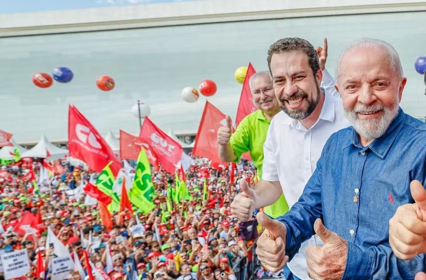  Lula grava vídeos de campanha com candidatos do PT e aliados para o segundo turno Na Granja do Torto, presidente se dedica a apoiar 17 postulantes de sua sigla e parceiros políticos.