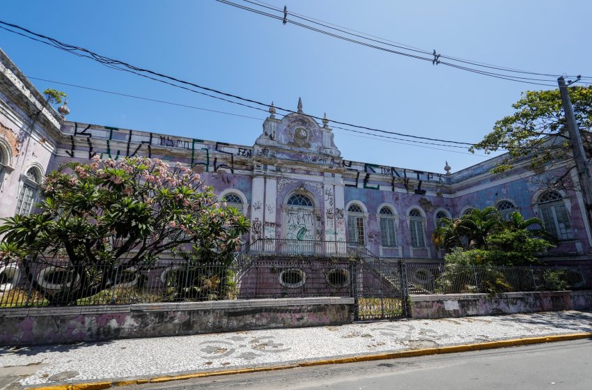  Governo de Pernambuco anuncia nova Escola Técnica no Liceu de Artes e Ofícios do Recife Investimento de R$ 30 milhões viabiliza restauração de prédio histórico e criação de cursos focados na Economia Criativa.