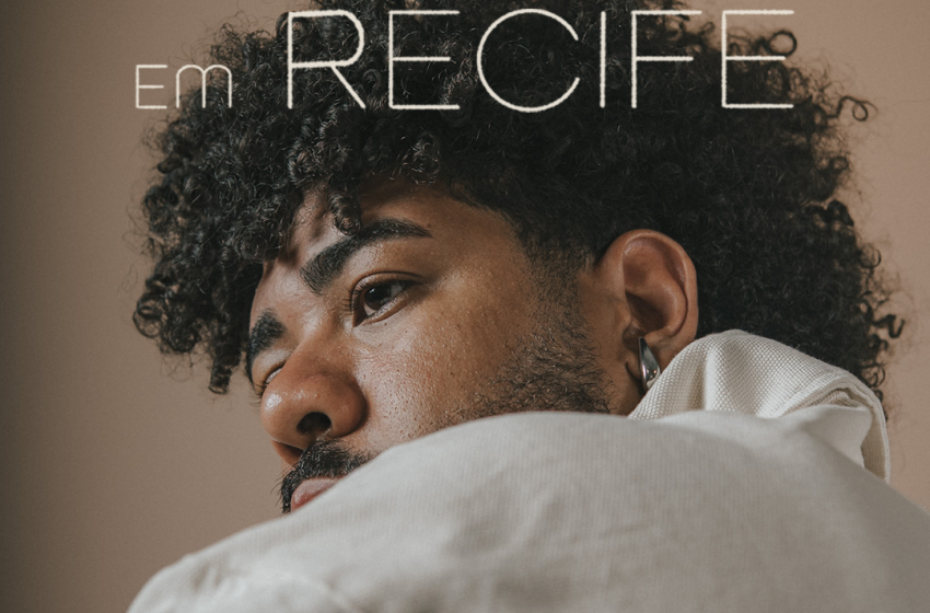 Ivyson Celebra 6 Anos de Carreira com Show no Recife O cantor e compositor pernambucano promete emocionar os fãs com um espetáculo intimista no Teatro Luiz Mendonça, no dia 16 de maio.