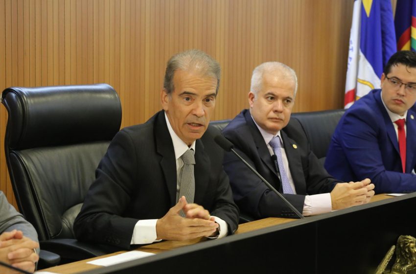  Feitosa propõe gratificação de R$ 800 para comandantes de guarnições da PM e Bombeiros em Pernambuco Emenda ao PL 2831/2025 busca incluir militares estaduais que atuam na linha de frente do policiamento ostensivo e nas operações do Corpo de Bombeiros.