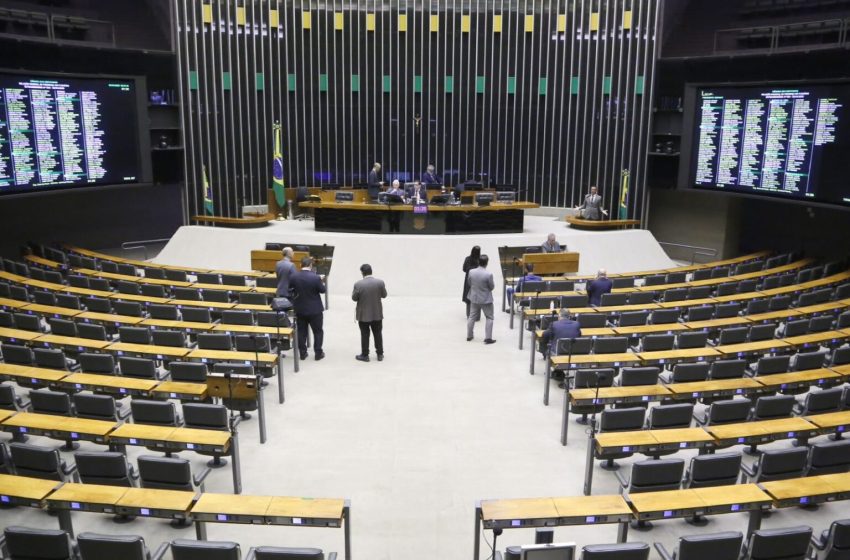 Câmara dos Deputados inicia esforço concentrado com foco em novo marco legal de concessões e redistribuição de cadeiras Sessões diárias até quinta-feira devem votar 21 projetos de lei, incluindo mudanças na composição das bancadas estaduais e nas regras de Parcerias Público-Privadas.