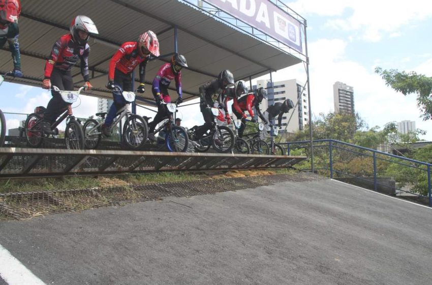 Copa Santana de BMX agita Parque Santana com atletas de todo o Nordeste Evento neste domingo (25) marca a segunda etapa do Campeonato Pernambucano de BMX Race e conta pontos para o Ranking C5 da Confederação Brasileira de Ciclismo.
