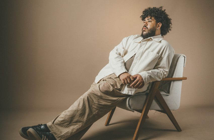  Fim de semana no Dona Lindu tem show de Ivyson e programação gratuita na Feira do Lindu Cantor comemora seis anos de carreira no Teatro Luiz Mendonça; feira ao ar livre movimenta o domingo com arte, moda, gastronomia e cultura para todas as idades.